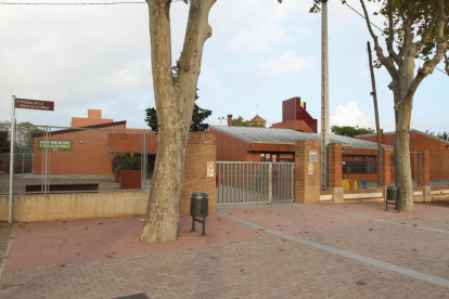 La Escola Mowgli, donde parte del AMPA y la familia del niño reclaman ampliar el horario a Enseñanza.