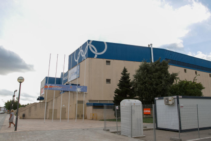Façana lateral del Pavelló Olímpic Municipal.