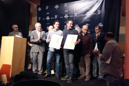 Imagen de los galardonados recogiendo los premios.