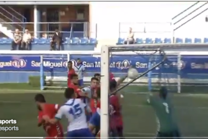 Captura del moment del gol il·legal captat per BTVEsports.
