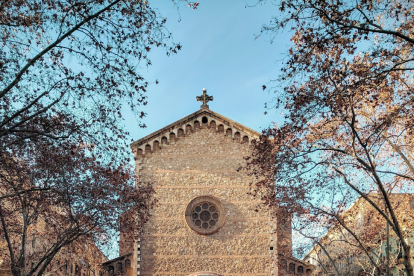 Façana de l'oratori Sant Joan de Gràcia.
