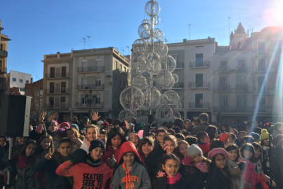 Imatge dels nens de l'escola Sant Josep que han participat en la Gran Nadala aquest divendres al matí.