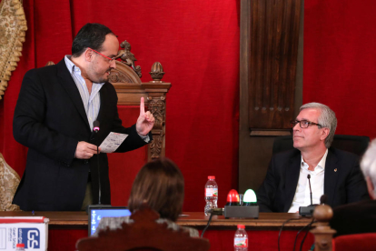 Alejandro Fernández va dedicar unes paraules a Josep Fèlix Ballesteros, ahir, al Saló de Plens.