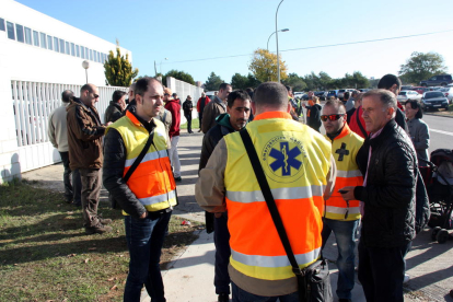 La protesta de trabajadores de las ambulancias en el polígono Riu Clar de Tarragona.