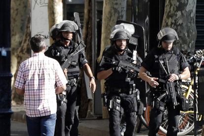 Efectius policials durant l'operatiu a Barcelona.