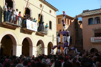 3de7a dels Castellers d'Altafulla a la Diada de les Cultures celebrada a la plaça del Pou.