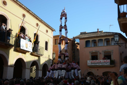 2de8f dels Xiquets de Tarragona a la Diada de les Cultures celebrada a la plaça del Pou.