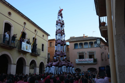 4de9f dels Xiquets de Tarragona a la Diada de les Cultures celebrada a la plaça del Pou.