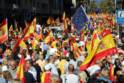 Banderes catalanes, espanyoles i