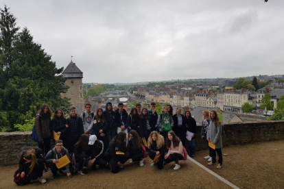 Los alumnos del Instituto Joan Segura i Valls en su viaje a Laval.