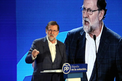 El presidente del gobierno español, Mariano Rajoy, en pleno mitin en Salou