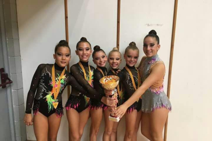 L'equip base del Salou Club Esportiu i la cadet Paula Sancho van obtenir bons resultats al campionat de Catalunya Base de gimnàstica rítmica.