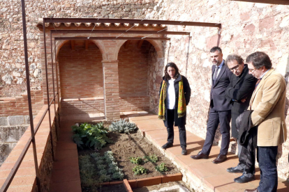 El conseller de Cultura, Santi Vila, visita el restaurado mirador de la celda C de la Cartoixa de Escaladei