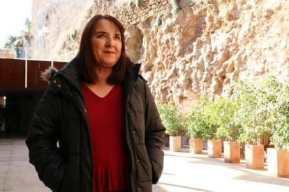 Pla mig de la cap de llista de Catalunya en Comú-Podem per Tarragona el 21-D, Yolanda López, a l'exterior del Palau de Congressos de Tarragona.