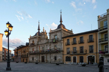 Imagen de la fachada exterior del Ayuntamiento de Ponferrada.