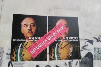 Imatge d'un dels cartells de Franco demanant no votar l'1-O que han aparegut aquest dimarts a diverses poblacions catalanes.