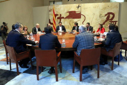 La mesa del Consejo Ejecutivo con Puigdemont y los consellers, el 10 de octubre del 2017