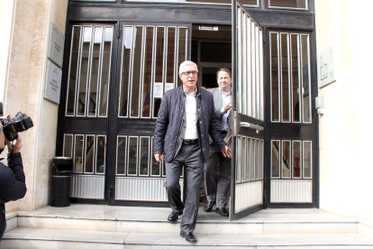 L'alcalde de Tarragona, Josep Fèlix Ballesteros, sortint dels jutjats després de declarar pel cas Inirpo el 26 de gener de 2016.