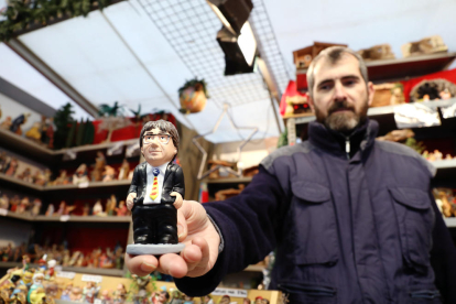 Imatge del caganer de Puigdemont a la Fira de Nadal.