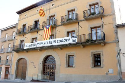 Façana de l'Ajuntament de Tona, a la comarca d'Osona