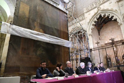 Imagen de la presentación de las obras de restauración de las puertas del órgano de la Catedral.