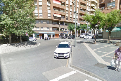 L'accident es va produir en aquesta cruïlla del carrer Pere Martell.