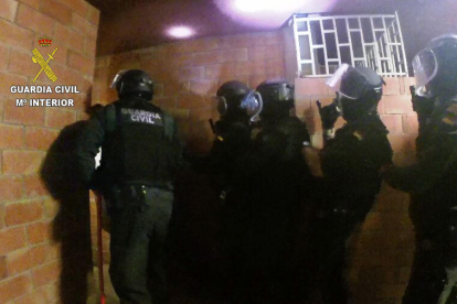 La Guàrdia Civil va realitzar ahir cinc entrades a Reus.