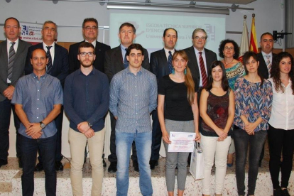 Estudiants premiats dels diversos ensenyaments de l'ETSE del curs 2015-16.