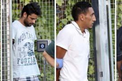 Los cuatro detenidos en relación con los atentados terroristas cometidos el pasado jueves en Barcelona y Cambrils: Mohamed Houli Chemlal, Mohammed Alla, Dris Oukabir y Salah El Karibes (de izquierda a derecha), en su traslado a la Audiencia Nacional desde Tres Cantos.