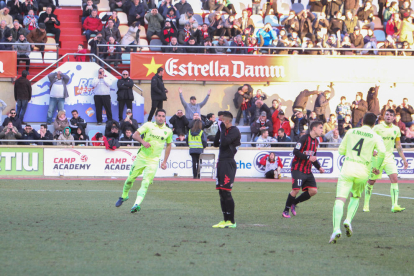 L'atacant uruguaià del CF Reus, Jorge Díaz, es lamenta de l'ocasió desaprofitada davant l'Almeria.
