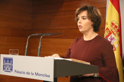 La vicepresidenta del govern espanyol, Soraya Sáenz de Santamaria, en una compareixença a la Moncloa.