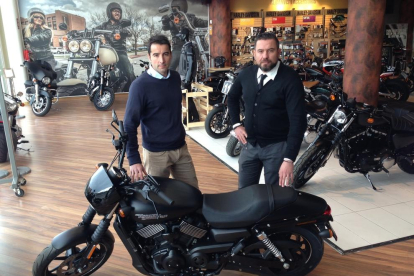 Xavi Pueyo, director del TennisPark, con Kimy Pons, gerente de Harley-Davidson Tarraco.