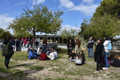 Imagen de los alumnos que han realizado las primeras actividades de la Fiesta del Árbol.