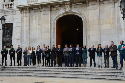 Minuto de silencio en el Ayuntamiento de Tarragona.