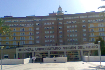 Imatge de la façana de hospital Virgen del Rocío de Sevilla