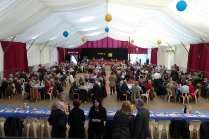 L'envelat de la Festa Major d'Hivern va acollir 350 persones de la tercera edat.