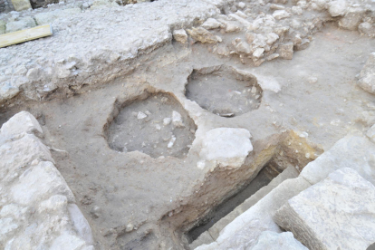 Los restos más antiguos descubiertos corresponden a dos silos tardorrepublicanes.