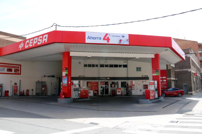 Pla general de la benzinera que va ser assaltada, situada al carrer Corts Catalanes del barri de Balàfia de Lleida.