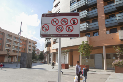 Un dels senyals actuals que indiquen les prohibicions al carrer.