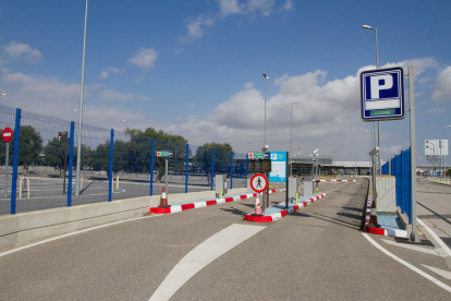 La zona de aparcamiento del Aeropuerto de Reus.