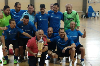 El equipo tarraconense, con el título de segundo clasificado.