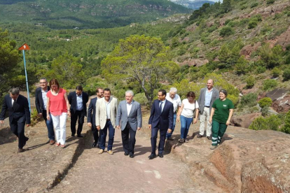 Imatge de la visita d'aquest matí per informar de l'actuació de l'entorn a l'Ermita de la Roca.