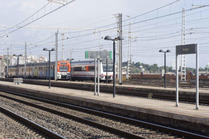 Retards de 20 minuts als regionals de Tarragona pel descarrilament d'un tren