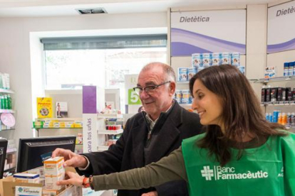 Los voluntarios tendrán que animar a las personas que entren en la farmacia a comprar un medicamento para la campaña solidaria.