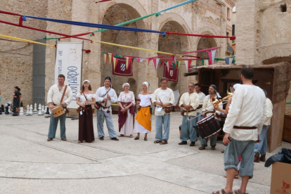 Un grup de música al Renaixement de Tortosa. Imatge del 22 de juliol del 2017