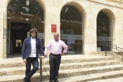 El director artístic i titular de l'Orquestra, Tomàs Grau, amb el regidor de Cultura de l'Ajuntament de Tarragona, Josep Maria Prats.
