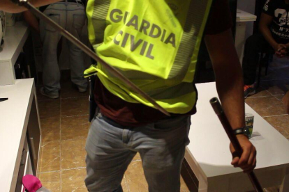 Imatge d'un dels registres practicats en l'operació policial antidroga al barri Gaudí.