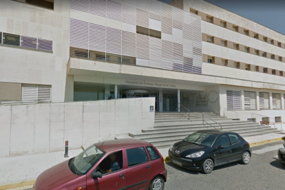 La façana de l'hospital Verge de la Cinta de Tortosa.