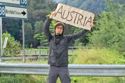 Aleix Ramon llegando a Austria haciendo autostop.