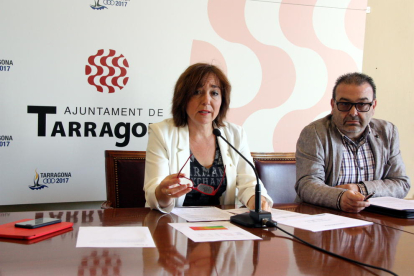 Imatge d'arxiu l'exgerent de l'EMT, Mario Cortés, junt amb la presidenta de l'EMT, Begoña Floria.